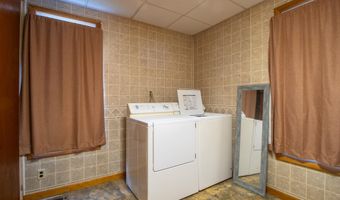 300 N Harshbarger St, Abingdon, IL 61410