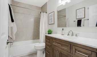 190 Oakbriar Farm Dr, Ballwin, MO 63021