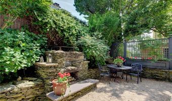 60 Division St, Newport, RI 02840