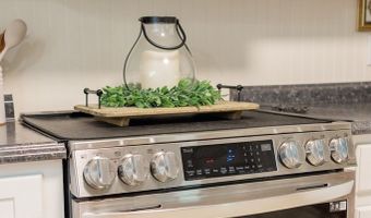 144 Yardley Ave, Baxley, GA 31513