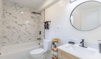 4702 MEADE St NE, Washington, DC 20019