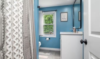 96 Dexter Rd, Scituate, RI 02857