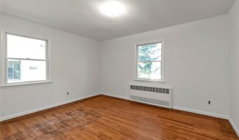 65 Grant Ave, Albertson, NY 11507