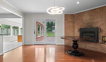 4100 DOWNING St, Annandale, VA 22003