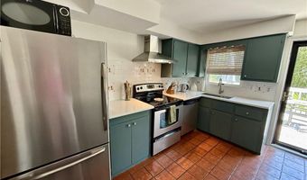 8 Mccormick Rd, Newport, RI 02840