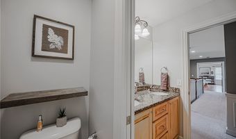 985 W Martin Ave, Amherst, OH 44001