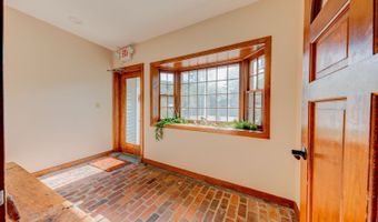 141 Dowd Ave, Canton, CT 06019