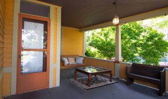 162 N Monroe St, Alderson, WV 24910