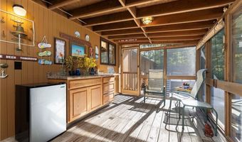 8 Robin Dr, North Kingstown, RI 02852