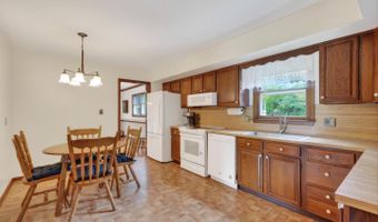 114 W SAVANNAH Dr, Bear, DE 19701