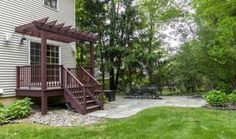 15 Wildwood Dr, Albany, NY 12211