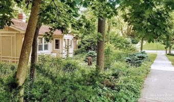 611 Robin Rd, Ann Arbor, MI 48103