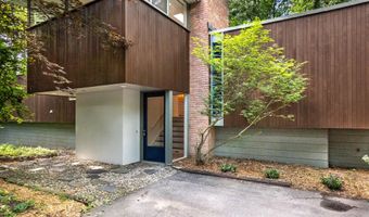 2707 Englave Dr, Ann Arbor, MI 48103