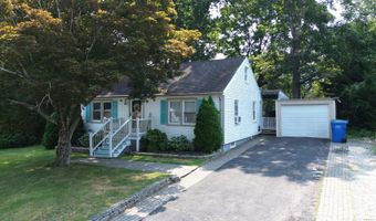 7 Rocky Ledge Dr, Clinton, CT 06413