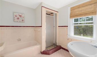 2 Carvin Ct, Warwick, RI 02886