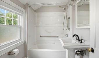 26 Tryon Ave, East Providence, RI 02916