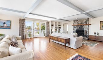 124 Houston Ave, Narragansett, RI 02882
