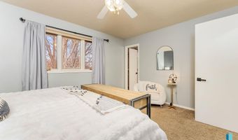 609 S Splitrock Blvd, Brandon, SD 57005