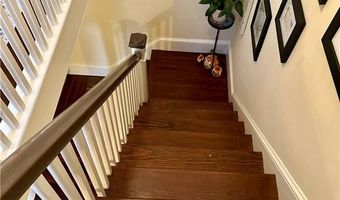 172 Bluff Ave, Cranston, RI 02905