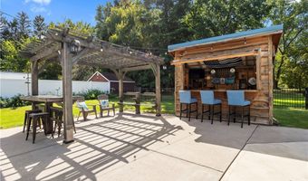 1250 N Main St, Amherst, OH 44001