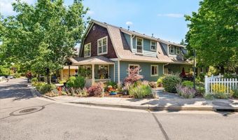 866 Blackberry Ln, Ashland, OR 97520