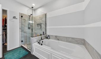 4001 Whitehall Ln, Algonquin, IL 60102