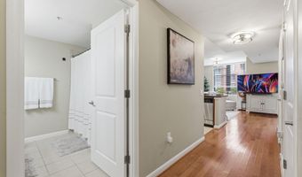 1021 N GARFIELD St 323, Arlington, VA 22201