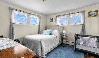 41 Perry Ave, Middletown, RI 02842