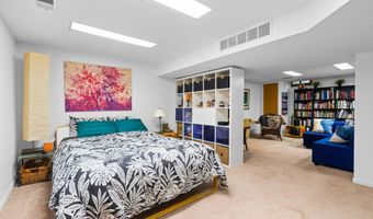 2202 Pine Grove Ct, Ann Arbor, MI 48103