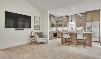994 Emerald Hills Dr S, Arnolds Park, IA 51331