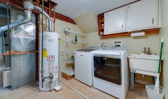 1233 N Hickory Trl, Addison, IL 60101