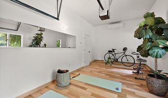 3427 E Dobson Pl, Ann Arbor, MI 48105