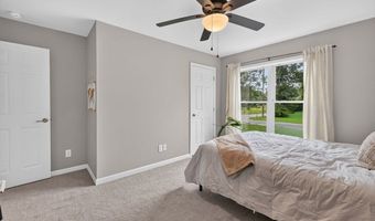 79 Pembroke Ave, Acushnet, MA 02743