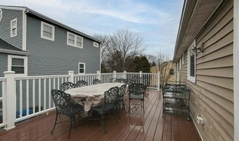 7 Wilbur Ave, Newport, RI 02840