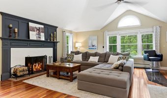 4 Hunters Rd, Bedford, NH 03110