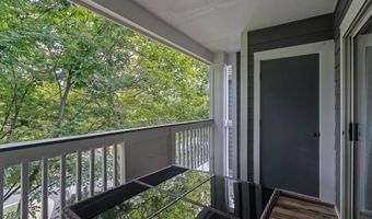 20322 BEECHWOOD Ter 301, Ashburn, VA 20147