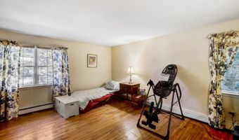 9 Crest Hill Dr, Alloway, NJ 07461
