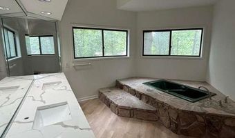352 N Peak Dr, Alpharetta, GA 30022