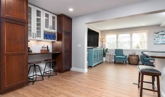 28 Palm Beach Ave, Narragansett, RI 02882