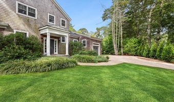 97 Oak Ln, Amagansett, NY 11937