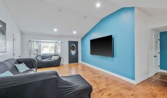 62 Bayside Ave, Amity Harbor, NY 11701