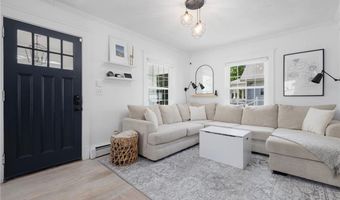 110 Spofford Ave, Warwick, RI 02888
