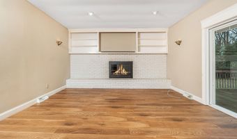 3 Springwood Manor Dr, Albany, NY 12211