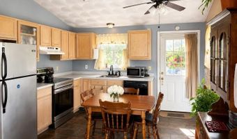 4 Julie St, Cumberland, RI 02864