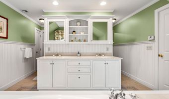 17 Canterbury Ln, Bedford, NH 03110
