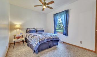 424 Emerald Dr, Arnolds Park, IA 51331