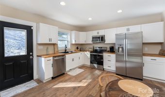 15 Eaglebear Dr, Asheville, NC 28806