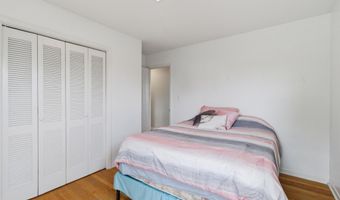 11 James Dr, Albany, NY 12211