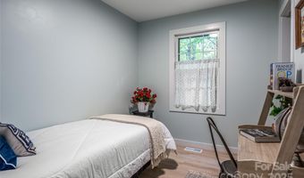 6 Valleywood Ct, Asheville, NC 28803