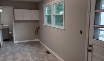 102 S Tunstall Ave, Apex, NC 27502